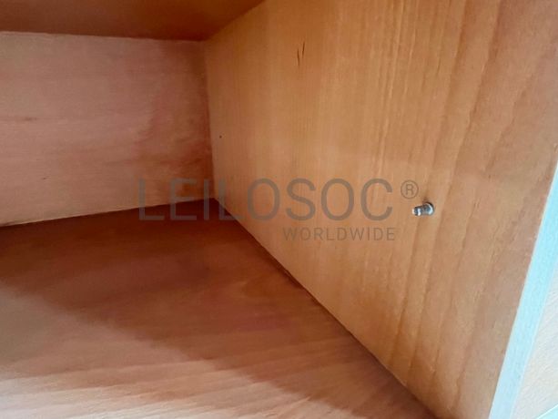 Móvel baixo de madeira