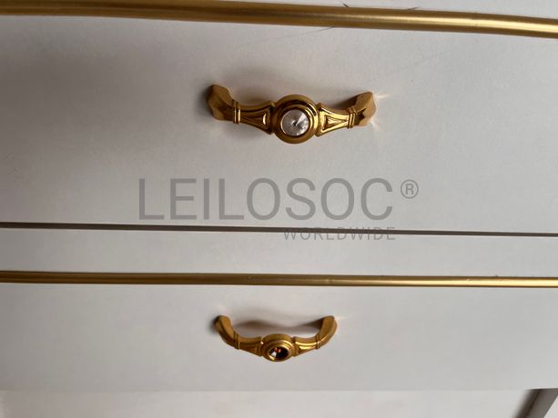 Mesinha de cabeceira em madeira