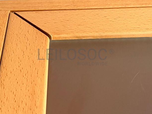 Móveis altos em madeira