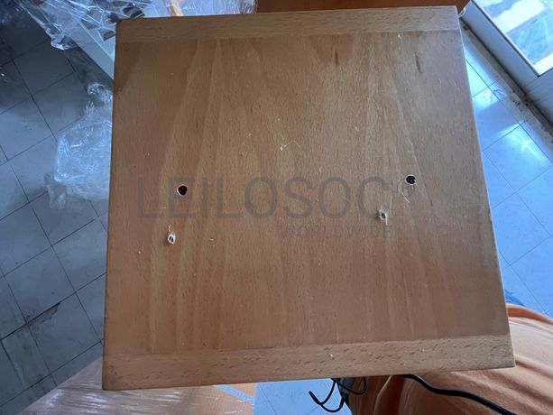 Móveis altos em madeira