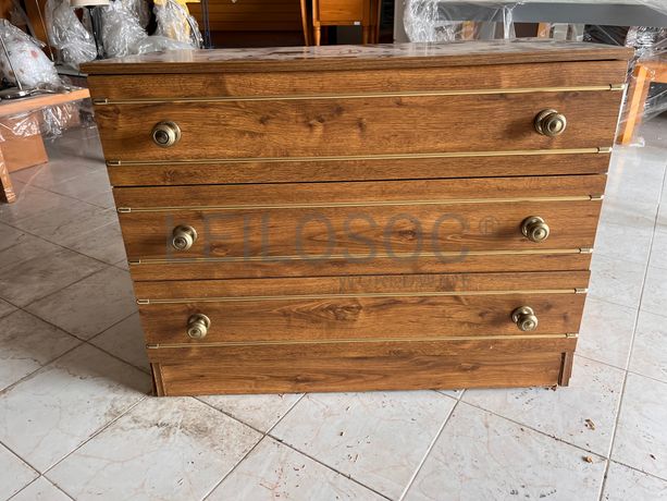 Cómoda de madeira