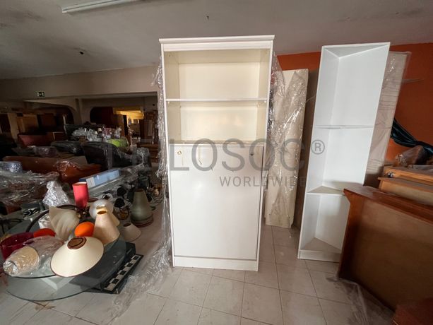 Móvel em madeira com cama integrada