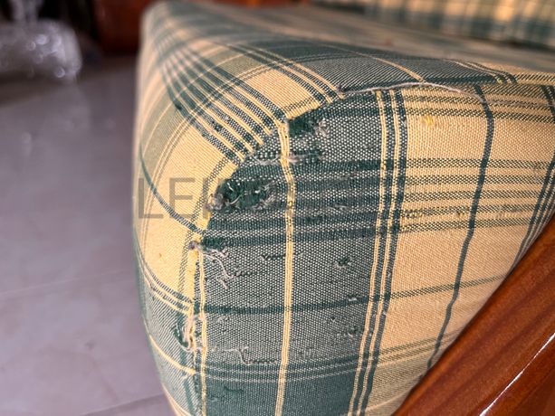 Sofá de três lugares