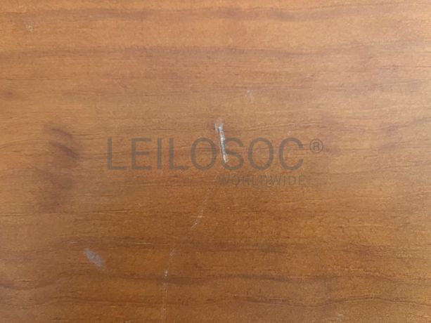 Mesinha de cabeceira em madeira