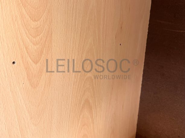 Móvel pequeno em madeira