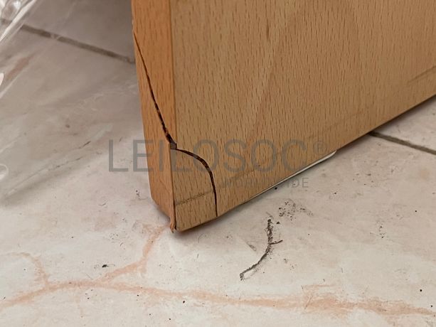 Móvel pequeno em madeira