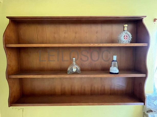 Móvel de parede em madeira