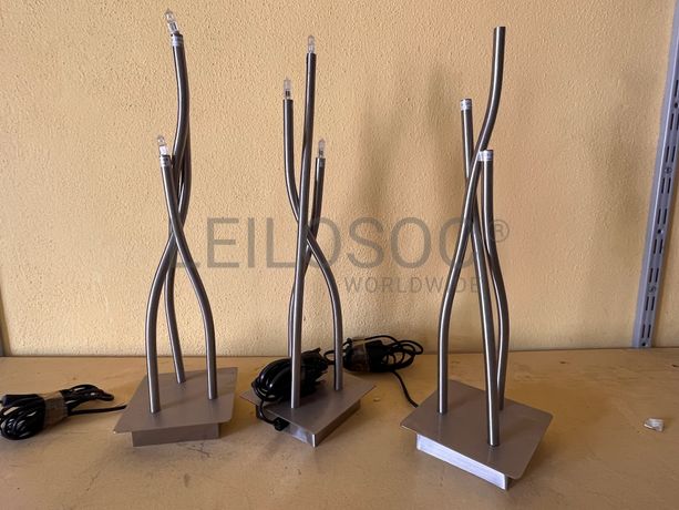 Candeeiros pequenos em metal