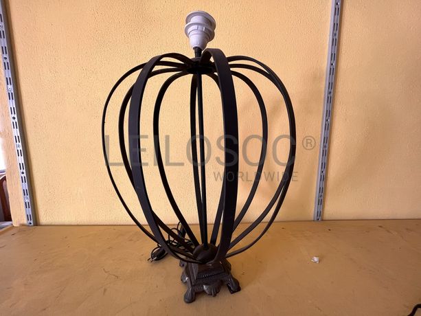 Base de candeeiro em ferro