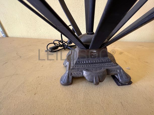 Base de candeeiro em ferro