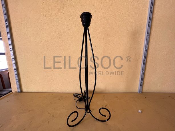 Base de candeeiro em ferro