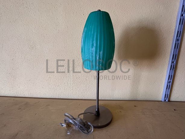 Candeeiro pequeno em metal