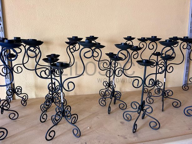 Candelabros em metal