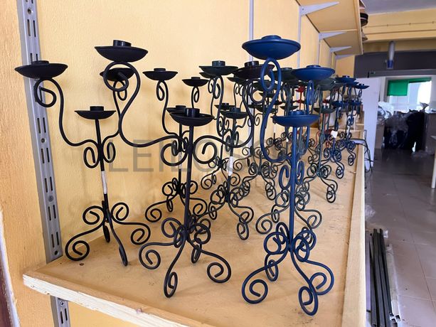 Candelabros em metal