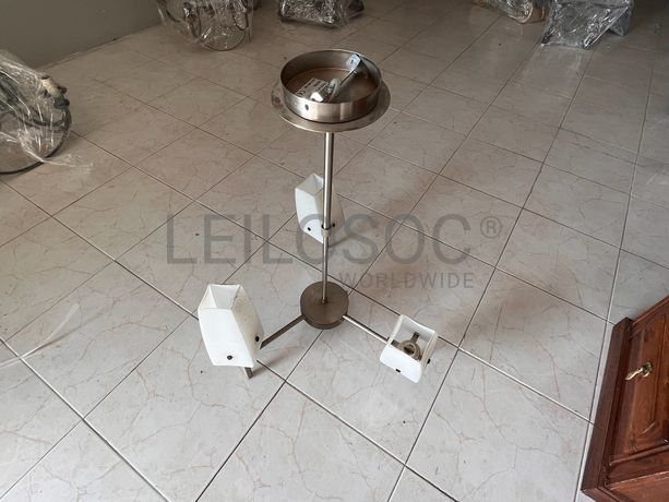 Candeeiro de teto metálico