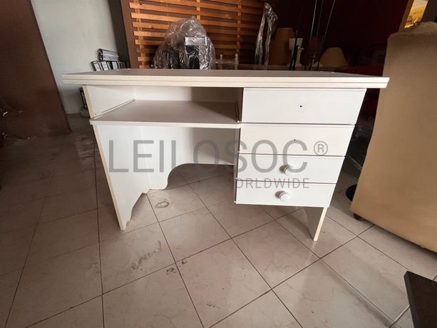 Secretária de madeira