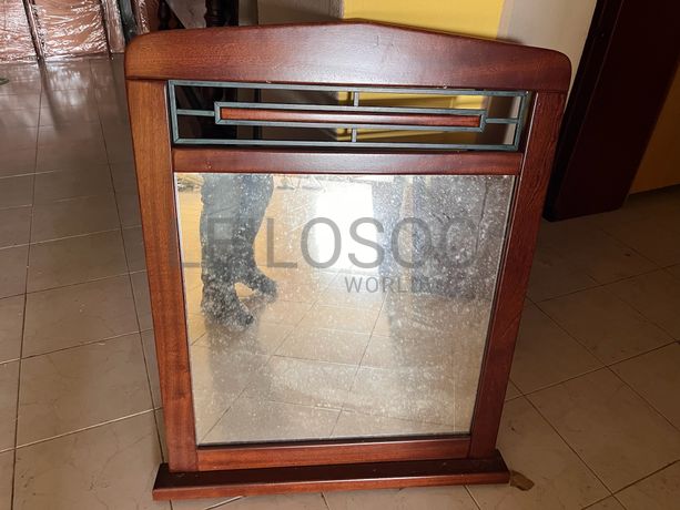 Espelho com moldura de madeira e ferro