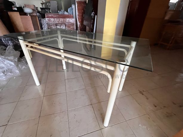 Mesa em ferro branco com tampo de vidro