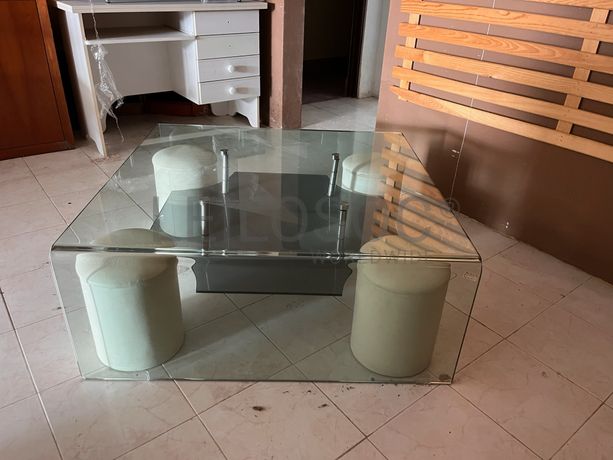 Mesa pequena de vidro