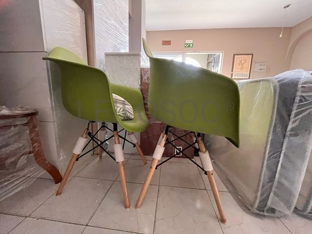 Lotes 1 a 35 · Cadeiras