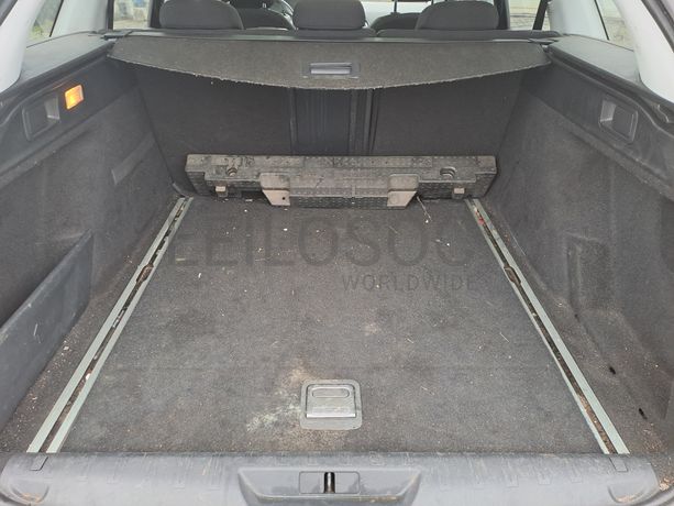 Peugeot 308 SW 1.6 BlueHDi · Ano 2014