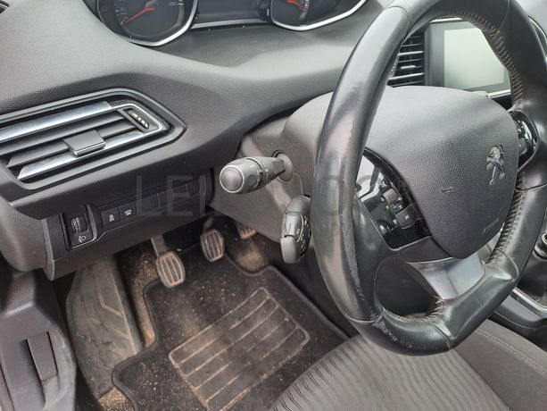 Peugeot 308 SW 1.6 BlueHDi · Ano 2014