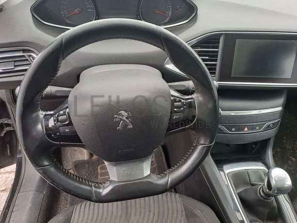 Peugeot 308 SW 1.6 BlueHDi · Ano 2014