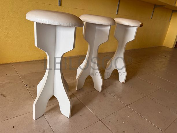 Lotes 71 a 105 · Cadeiras · Bancos