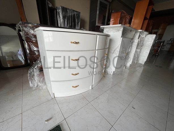 Lotes 71 a 105 · Cadeiras · Bancos