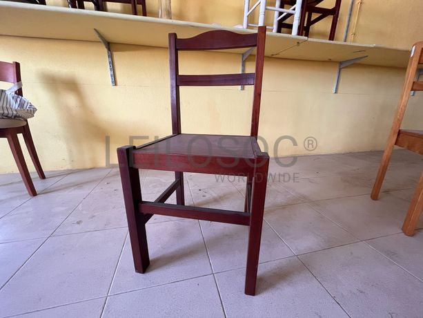 Lotes 71 a 105 · Cadeiras · Bancos