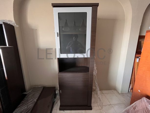 Lotes 106 a 140 · Mobiliário · Artigos de Decoração