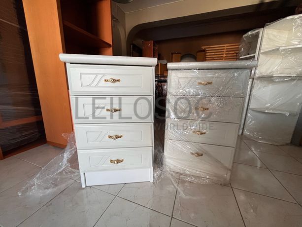 Lotes 106 a 140 · Mobiliário · Artigos de Decoração