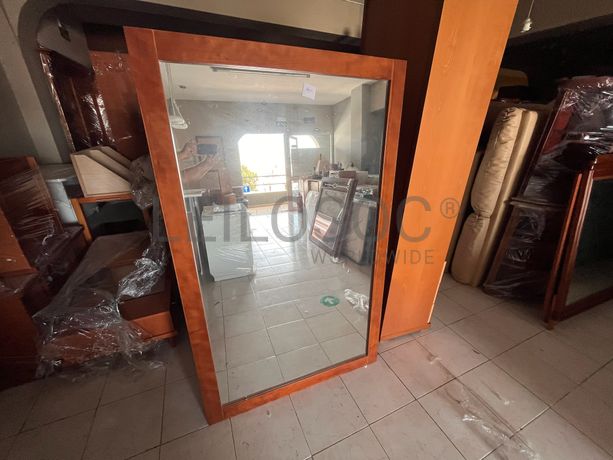 Lotes 106 a 140 · Mobiliário · Artigos de Decoração