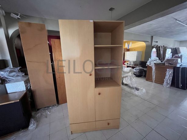 Lotes 141 a 175 · Mobiliário · Artigos de Decoração