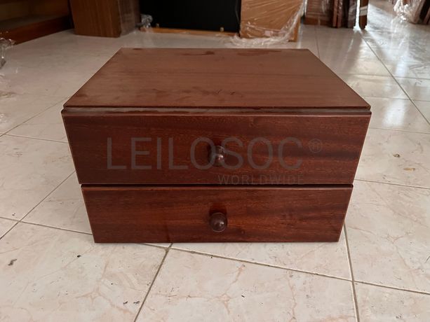 Lotes 141 a 175 · Mobiliário · Artigos de Decoração