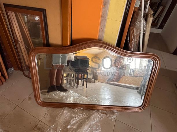 Lotes 211 a 245 · Mobiliário · Artigos de Decoração