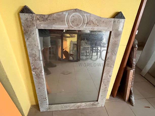 Lotes 211 a 245 · Mobiliário · Artigos de Decoração