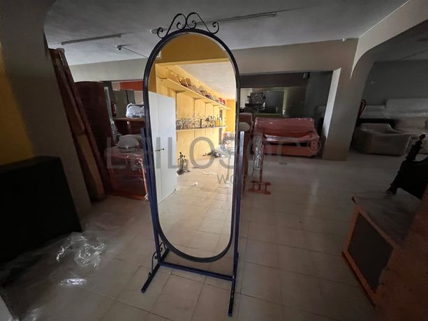 Lotes 211 a 245 · Mobiliário · Artigos de Decoração