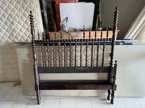 Lotes 246 a 280 · Mobiliário · Artigos de Decoração