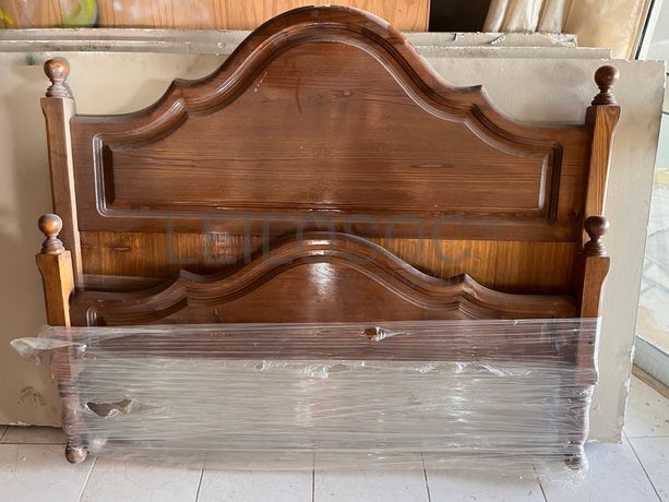 Lotes 246 a 280 · Mobiliário · Artigos de Decoração