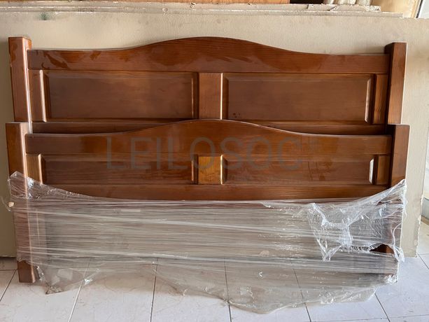 Lotes 246 a 280 · Mobiliário · Artigos de Decoração