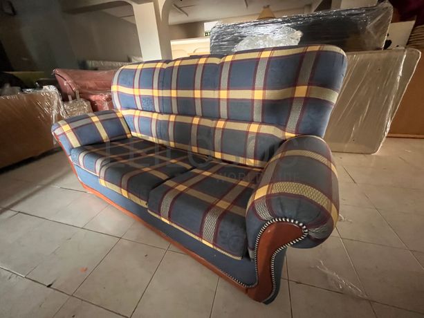 Lotes 246 a 280 · Mobiliário · Artigos de Decoração