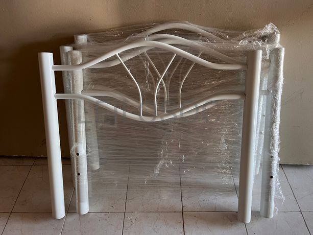 Lotes 246 a 280 · Mobiliário · Artigos de Decoração