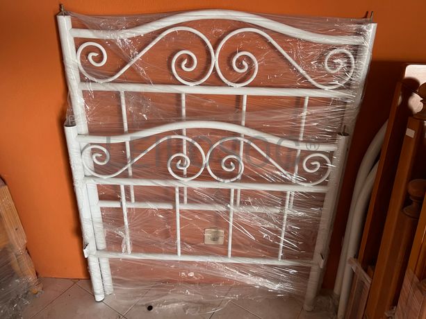 Lotes 281 a 315 · Mobiliário · Artigos de Decoração