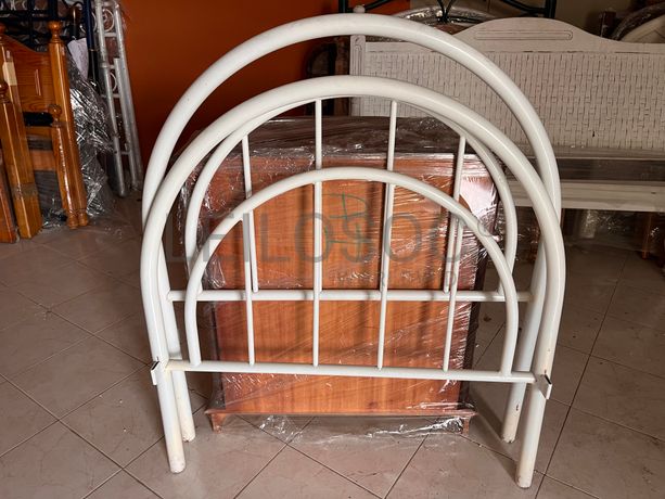 Lotes 281 a 315 · Mobiliário · Artigos de Decoração