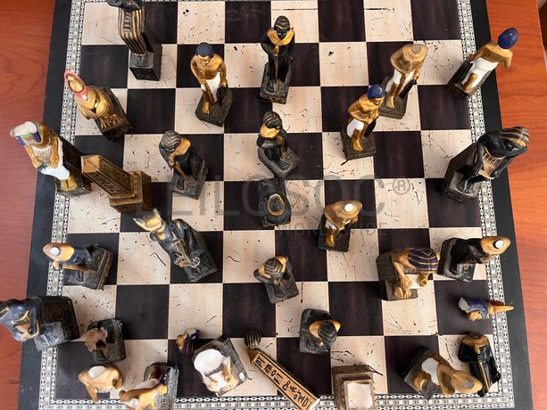 Lotes 386 a 420 · Mobiliário · Artigos de Decoração