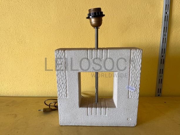 Lotes 526 a 560 · Mobiliário · Artigos de Decoração