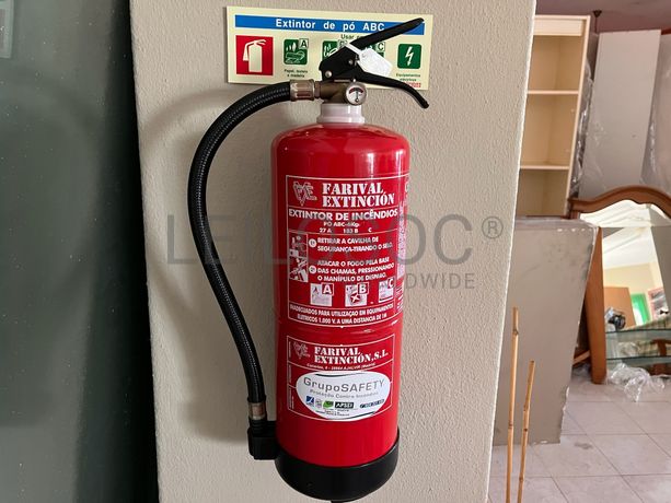 Lotes 526 a 560 · Mobiliário · Artigos de Decoração