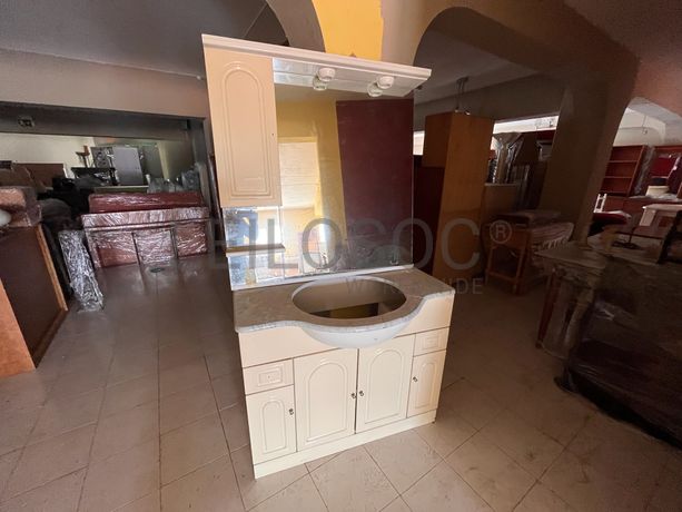 Lotes 631 a 665 · Mobiliário · Artigos de Decoração