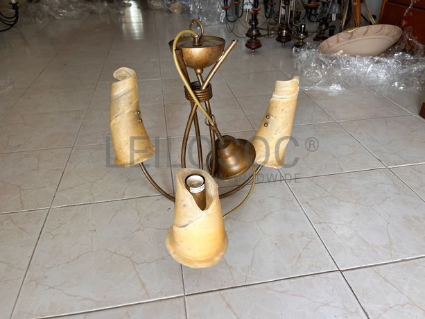 Lotes 631 a 665 · Mobiliário · Artigos de Decoração